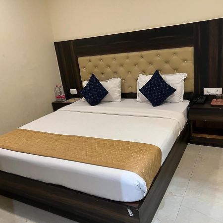 Hotel Ivy Plaza Luxury New Delhi Eksteriør billede