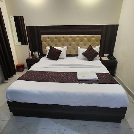 Hotel Ivy Plaza Luxury New Delhi Eksteriør billede