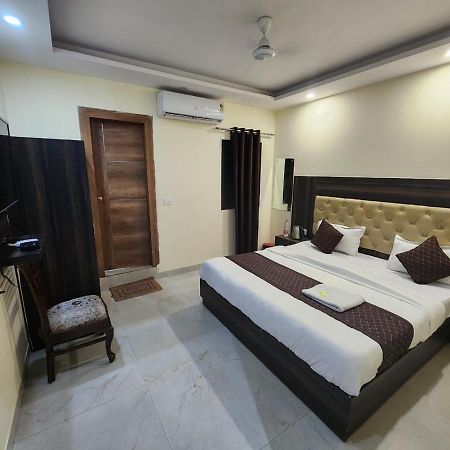 Hotel Ivy Plaza Luxury New Delhi Eksteriør billede