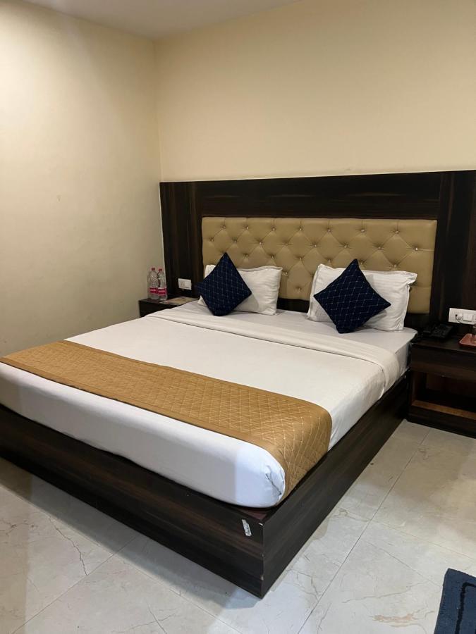 Hotel Ivy Plaza Luxury New Delhi Eksteriør billede