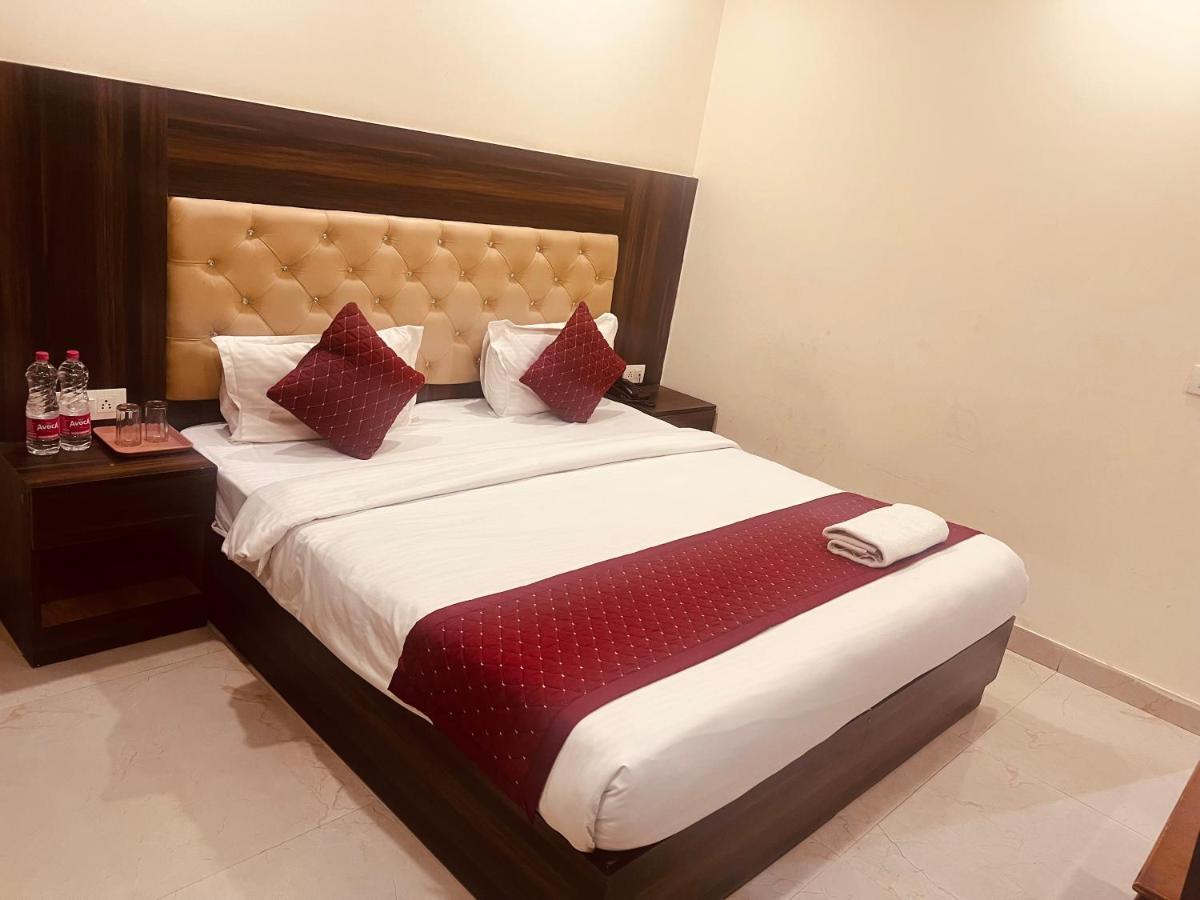 Hotel Ivy Plaza Luxury New Delhi Eksteriør billede