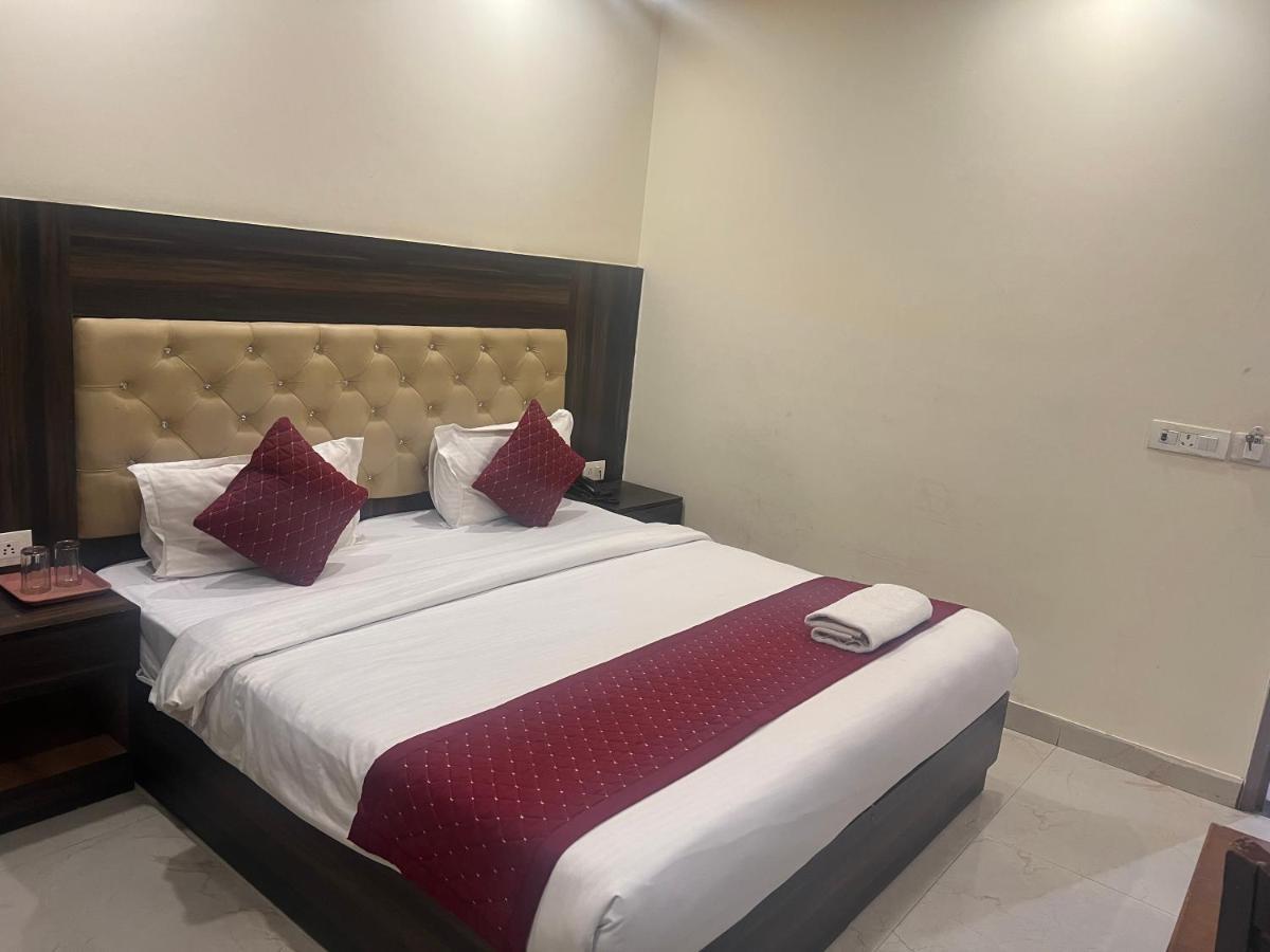 Hotel Ivy Plaza Luxury New Delhi Eksteriør billede
