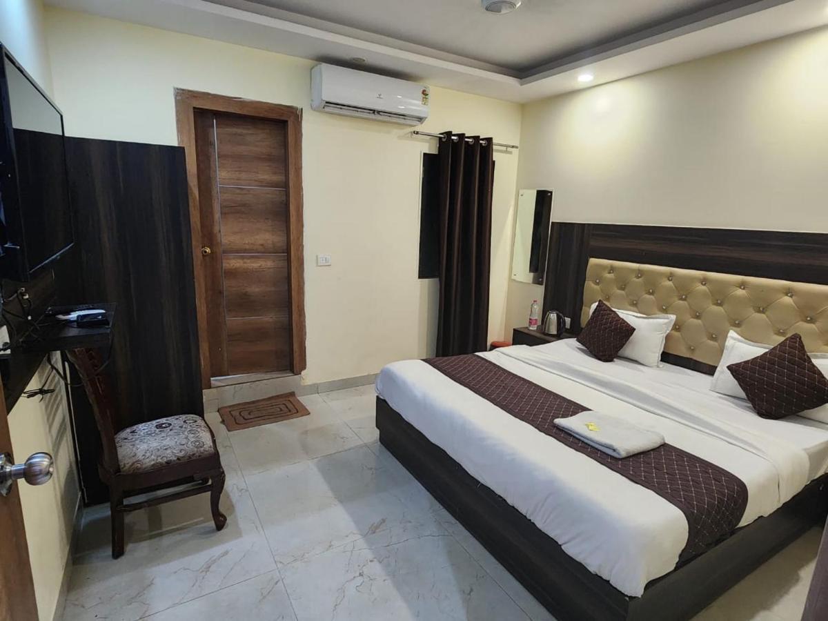 Hotel Ivy Plaza Luxury New Delhi Eksteriør billede