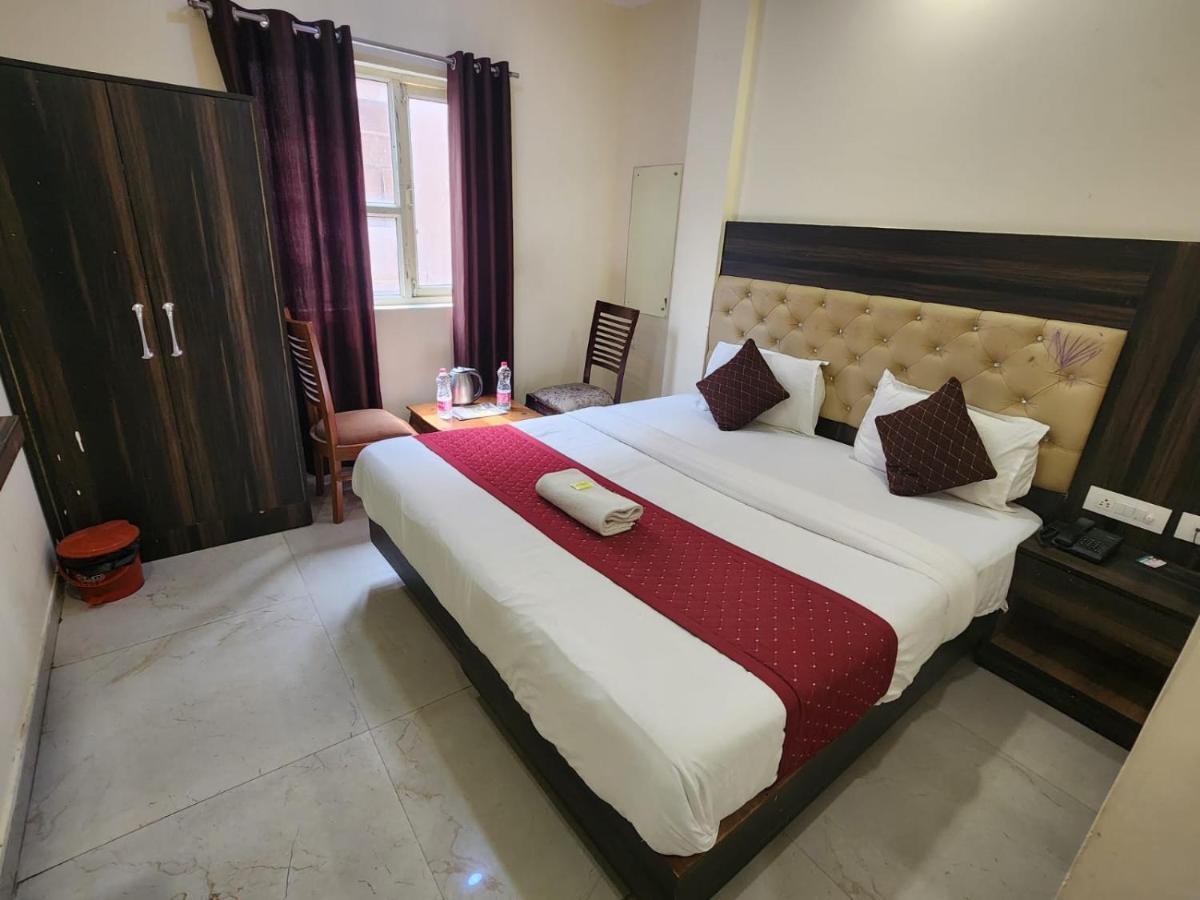 Hotel Ivy Plaza Luxury New Delhi Eksteriør billede