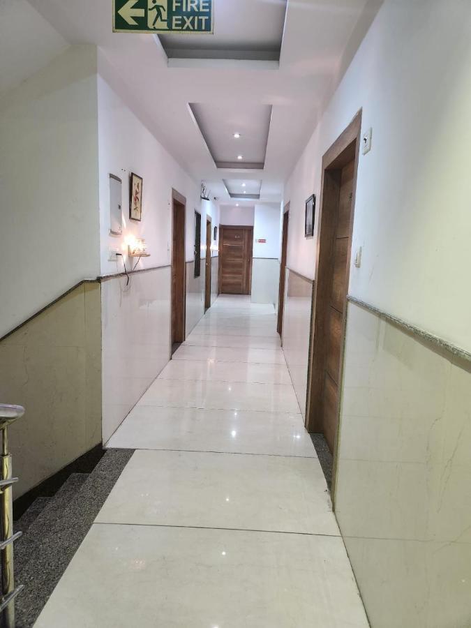Hotel Ivy Plaza Luxury New Delhi Eksteriør billede