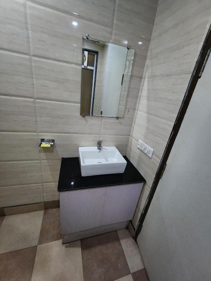 Hotel Ivy Plaza Luxury New Delhi Eksteriør billede