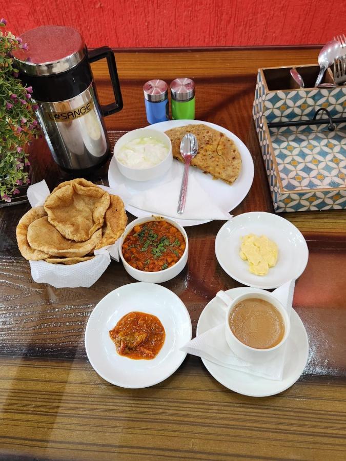 Hotel Ivy Plaza Luxury New Delhi Eksteriør billede