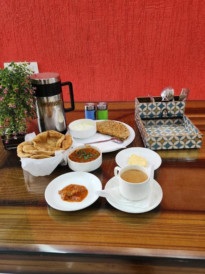 Hotel Ivy Plaza Luxury New Delhi Eksteriør billede